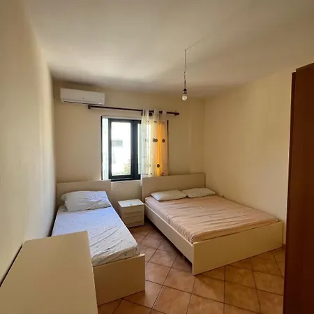 Golden Wave Apartment *