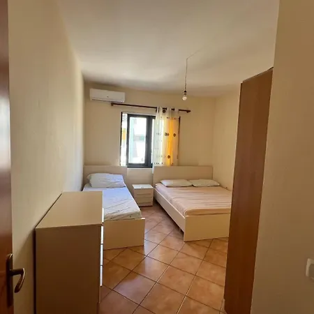 Golden Wave Apartment *